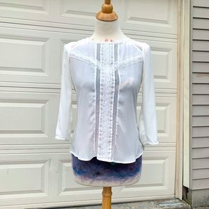LC Lauren Conrad Size XS Lace Front Button Back Blouse